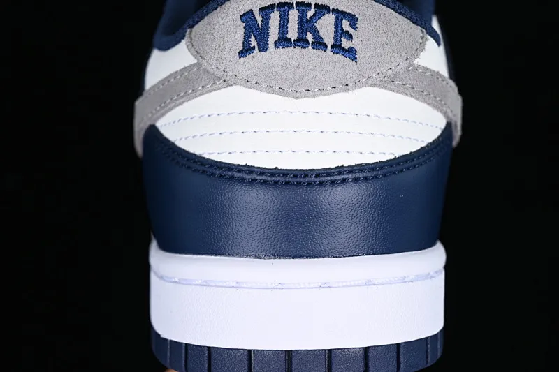 All categories Nk SB Dunk series Nk SB Dunk Low low-top sneakers Nk Dunk Low "Midnight Navy" blue and white SB low-top sports and leisure sneakers FD9749-400